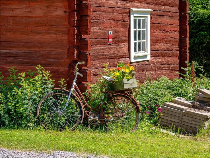 Många grusvägar runt gården att cykla på