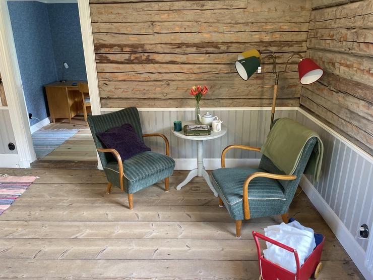 Lillstugans väggar är varsamt renoverade